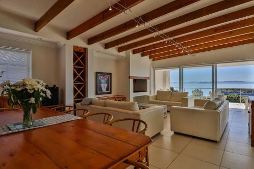 Villa 111 Memories - De Kelders Home With A View