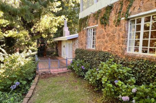 Villa Elm Tree House - Dullstroom - Holiday Home