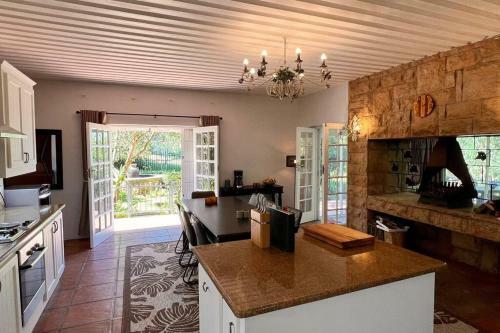 Villa Elm Tree House - Dullstroom - Holiday Home