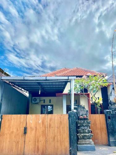 Three Bedrooms House Djanuraga House 5