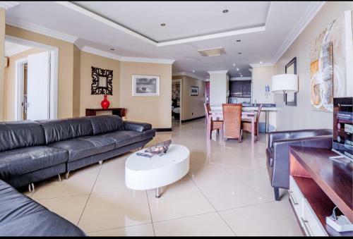 Lovely 2 Bedroom 2 Bathroom Seaview Apartment C409
