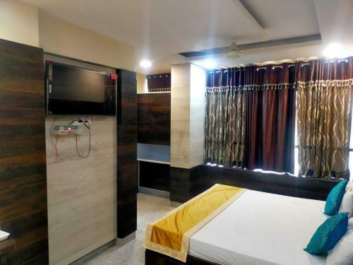 Hotel Collection O 91397 Golden City