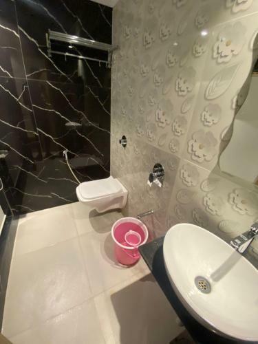 Hotel Bkc Crown - Near Us Embassy
