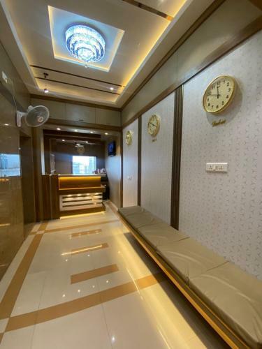 Hotel Bkc Crown - Near Us Embassy