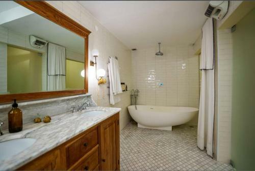 Magical 4br Neve Tzedek And 5 Min Walk To Beach