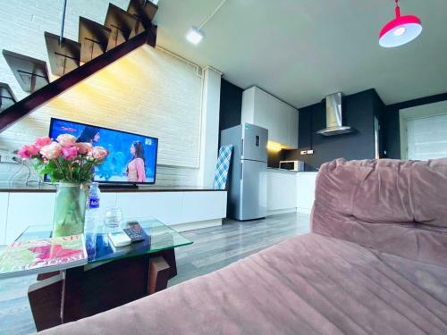 Mayhouse - Duplex Sky View 01hb