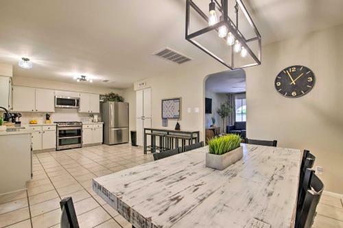Modern Peoria Home Large Yard, Grill, Games!