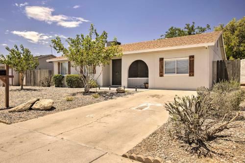 Modern Peoria Home Large Yard, Grill, Games!