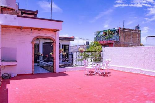 Apartamento Habitaciones Privadas, Cocina Y Cochera Gratis