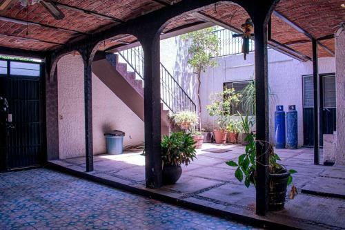 Apartamento Habitaciones Privadas, Cocina Y Cochera Gratis