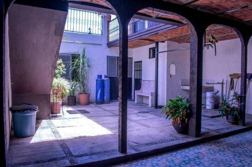 Apartamento Habitaciones Privadas, Cocina Y Cochera Gratis