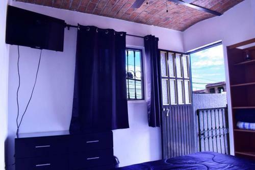 Apartamento Habitaciones Privadas, Cocina Y Cochera Gratis