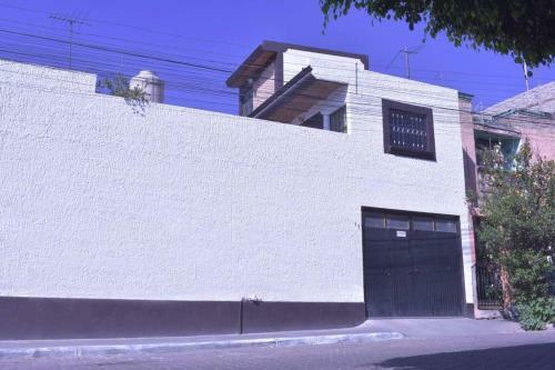 Apartamento Habitaciones Privadas, Cocina Y Cochera Gratis