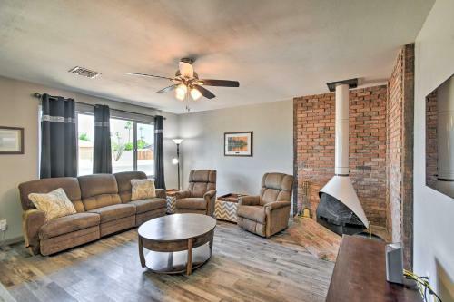 Charming Home Less Than 11 Mi To Downtown Phoenix!
