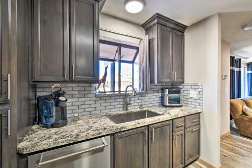 Charming Home Less Than 11 Mi To Downtown Phoenix!