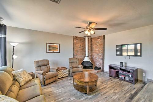 Charming Home Less Than 11 Mi To Downtown Phoenix!