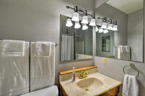 Charming Home Less Than 11 Mi To Downtown Phoenix!