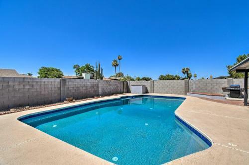 Charming Home Less Than 11 Mi To Downtown Phoenix!