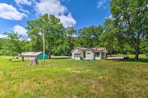 Bright Home With Fire Pit, Near Back 40 Trail!