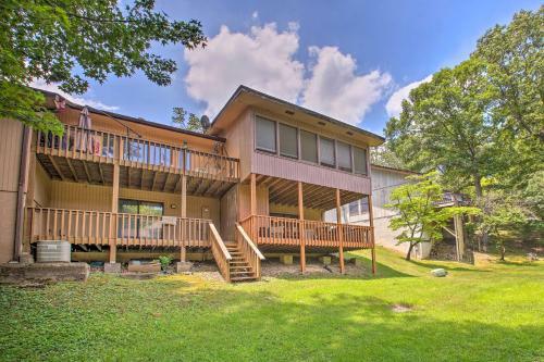 Updated Townhome With Deck, Grill And Sunroom!