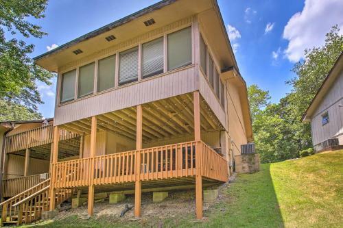 Updated Townhome With Deck, Grill And Sunroom!