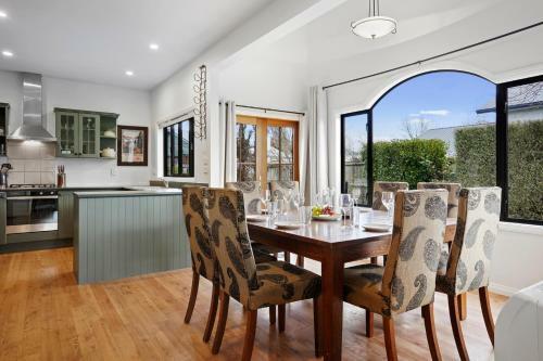 Kokomea House - Wanaka Holiday Home