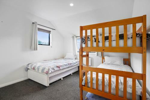 Kokomea House - Wanaka Holiday Home