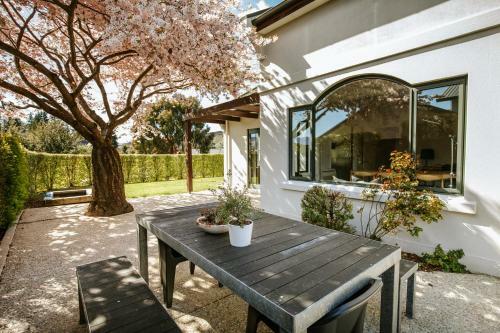 Kokomea House - Wanaka Holiday Home