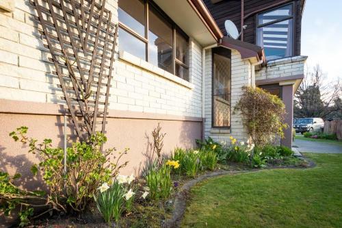Redcliff House - Te Anau Holiday Home