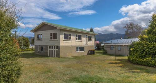 Grand View - Te Anau Holiday Home