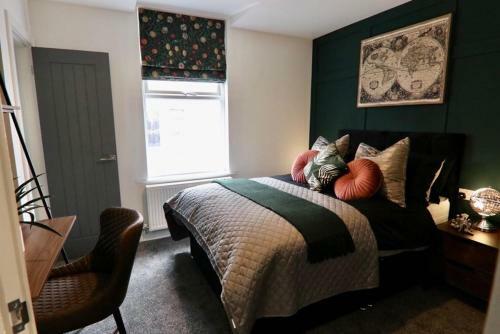 Hostal 5 Bed Home On Birdwell Road - Free Parking