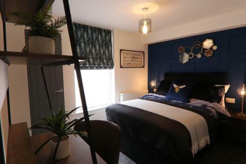 Hostal 5 Bed Home On Birdwell Road - Free Parking