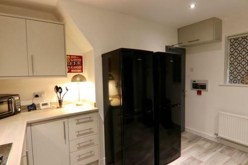 Hostal 5 Bed Home On Birdwell Road - Free Parking