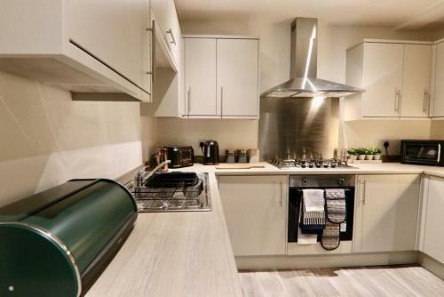 Hostal 5 Bed Home On Birdwell Road - Free Parking