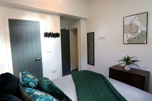 Hostal 5 Bed Home On Birdwell Road - Free Parking