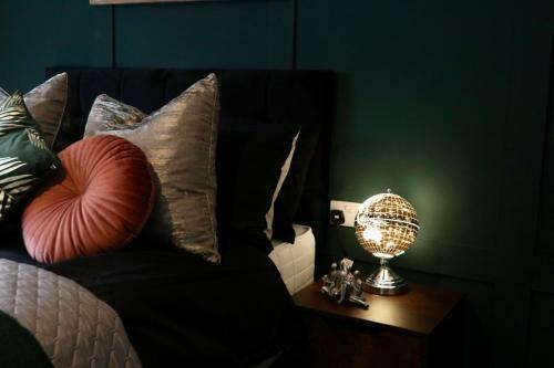 Hostal 5 Bed Home On Birdwell Road - Free Parking