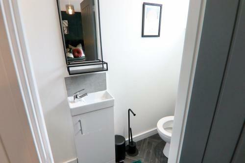 Hostal 5 Bed Home On Birdwell Road - Free Parking
