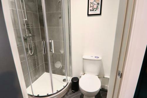 Hostal 5 Bed Home On Birdwell Road - Free Parking