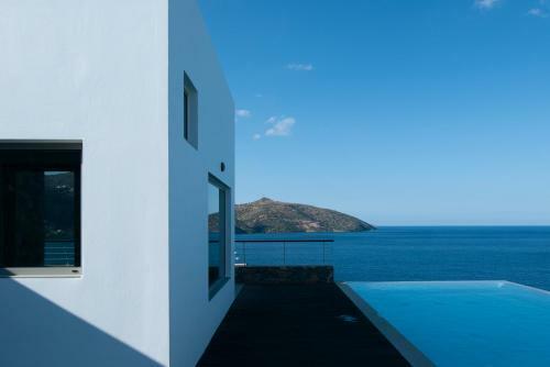 Villa Aiolos: Above The Sea, Within Agios Nikolaos