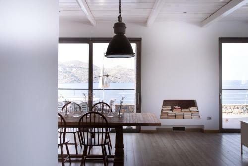 Villa Aiolos: Above The Sea, Within Agios Nikolaos
