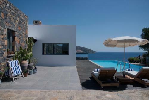 Villa Aiolos: Above The Sea, Within Agios Nikolaos