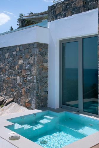 Villa Aiolos: Above The Sea, Within Agios Nikolaos