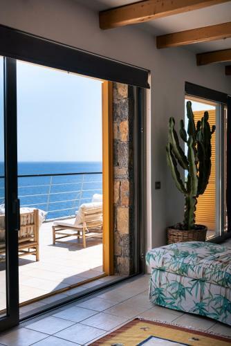 Villa Aiolos: Above The Sea, Within Agios Nikolaos