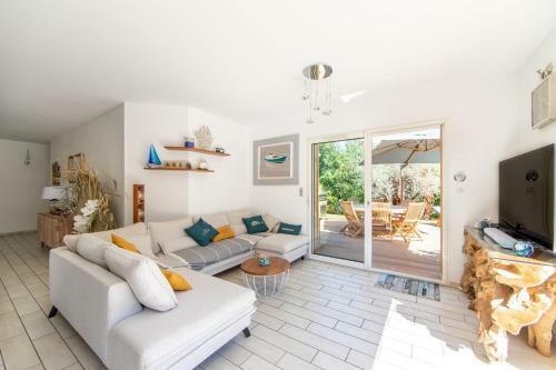 La Villa Du Bassin � Ares