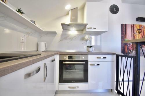 Sea View Apartment 40m From The Beach