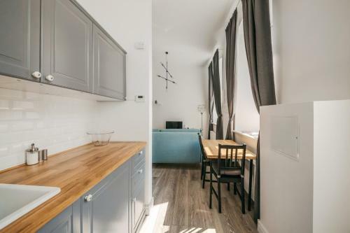 Bright Vilnius Old Town Apartment