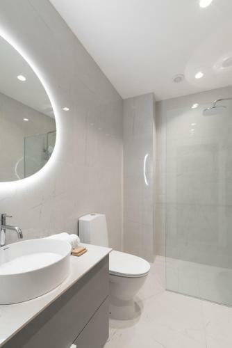 Brand New And Modern 1bdr Apartment