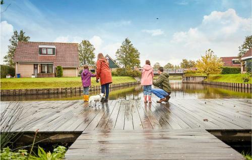 Nice Home In Heinkenzand With Wifi And 2 Bedrooms