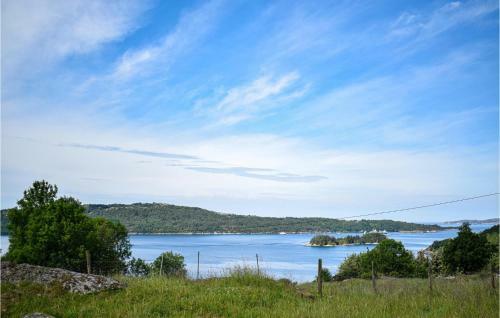 Stunning Home In Fitjar With Wifi And 5 Bedrooms