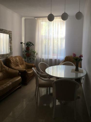 Untold ! Great Apartment Close To Untold!